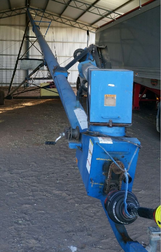 Brandt 7010 Swingaway Auger Machinery & Equipment Augers